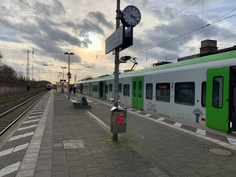 Pendlerchaos auf der S9 und RE 14 muss enden – Rat soll klare Forderungen an VRR, DB und Land richten